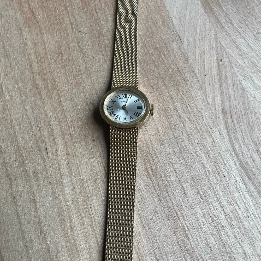 Vintage Timex ladies oval gold tone mechanical watch